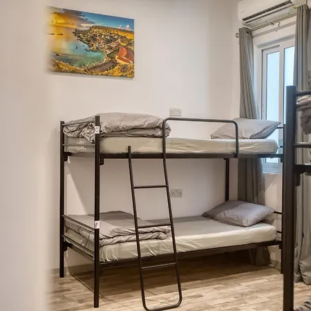 Bookarest Hostel Malta-3